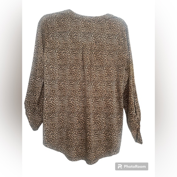 Michael Kors NWT animal print blouse, roll sleeve, gold zipper, size Med - Picture 2 of 8